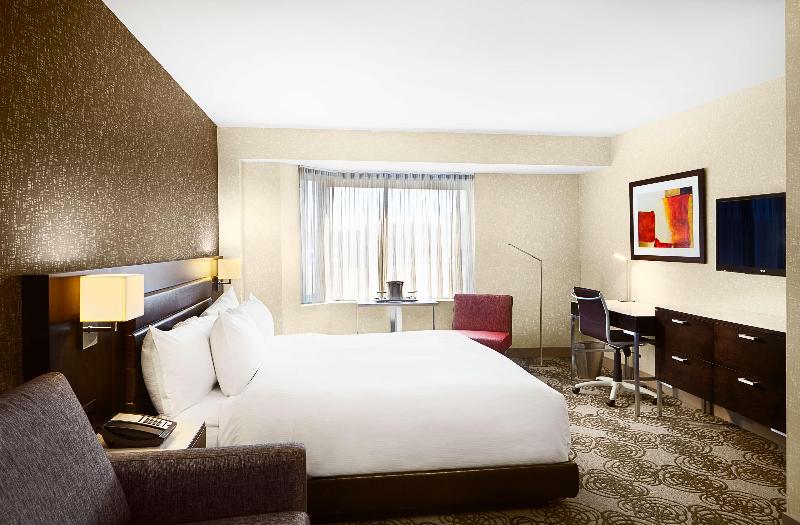 스탠다드 룸 킹사이즈 침대, Hilton Montreal Laval