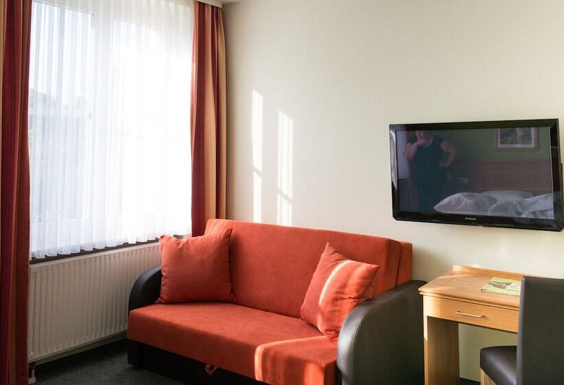 Четырехместный Номер Стандарт, Land  Und Golfhotel Alte Fliegerschule