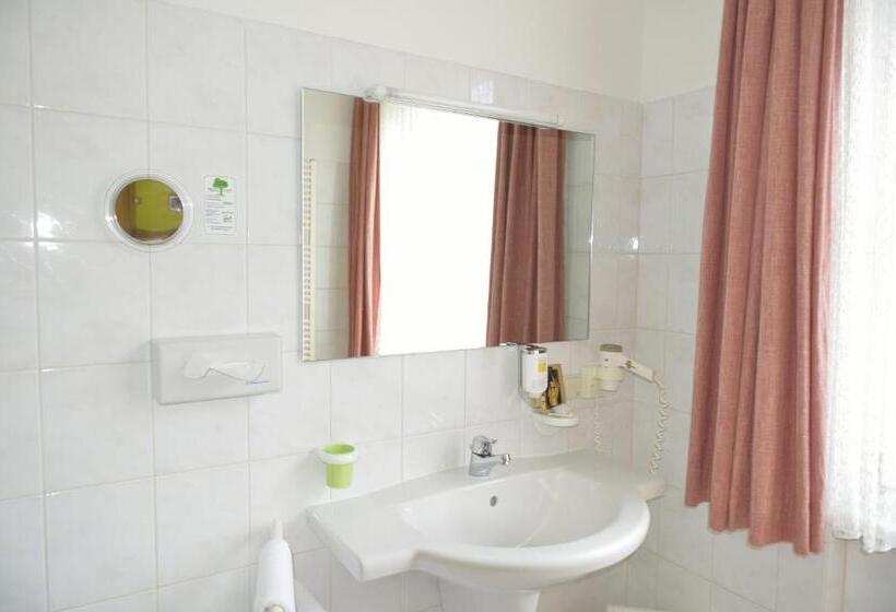 Номер Стандарт, Land  Und Golfhotel Alte Fliegerschule