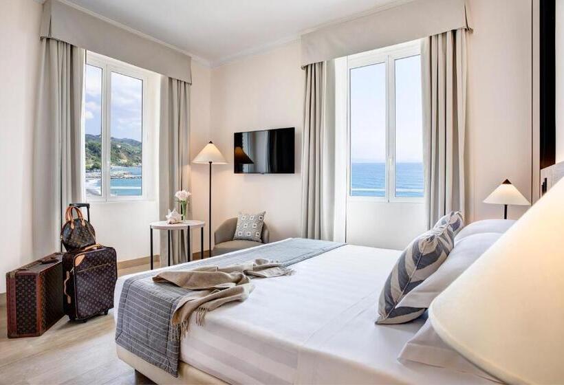 اتاق سوپریور با چشم‌انداز دریا, Grand Hotel Arenzano