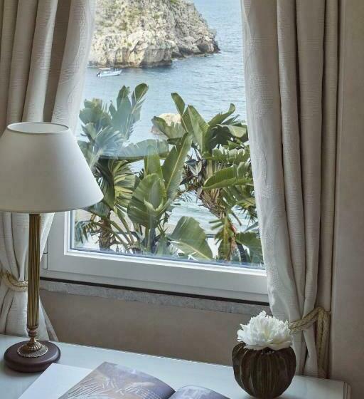 Номер Superior Вид на Море, Villa Sant Andrea, A Belmond Hotel, Taormina Mare