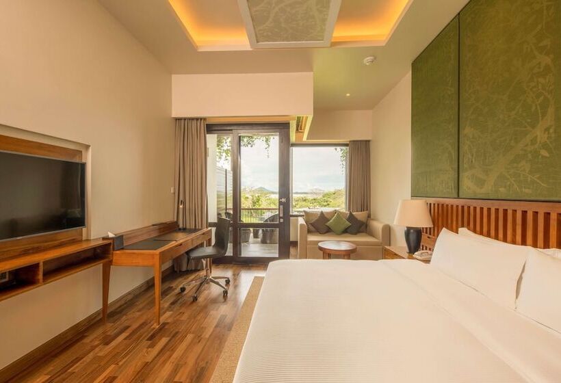 اتاق لوکس با چشم‌انداز باغ, Doubletree By Hilton Weerawila Rajawarna Resort