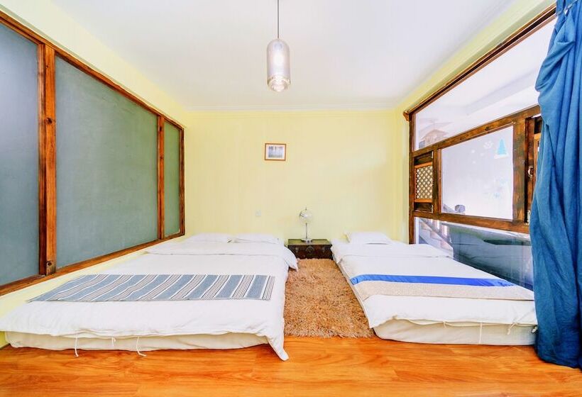 Family Room, Summer Flowers Inn