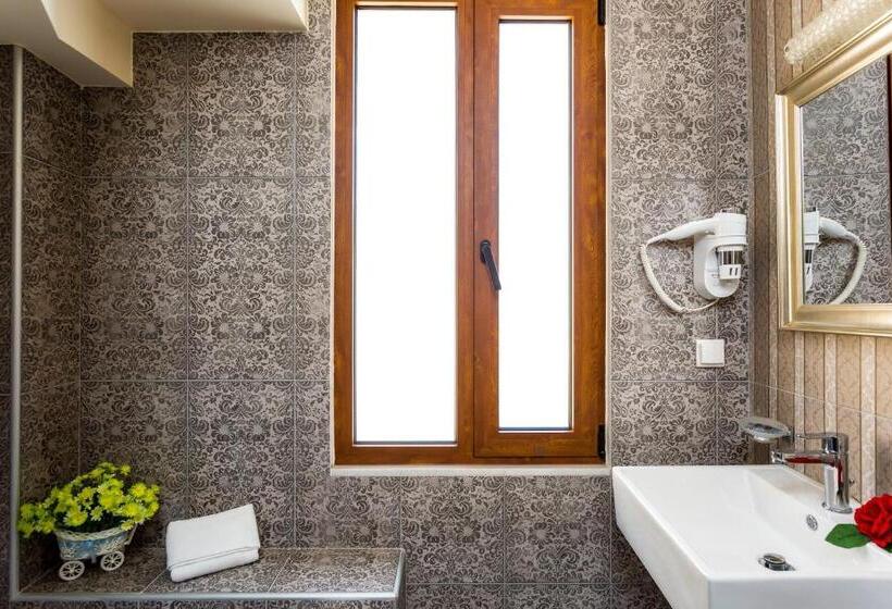 סוויטת ג'וניור עם מרפסת, Polyxenia Suites