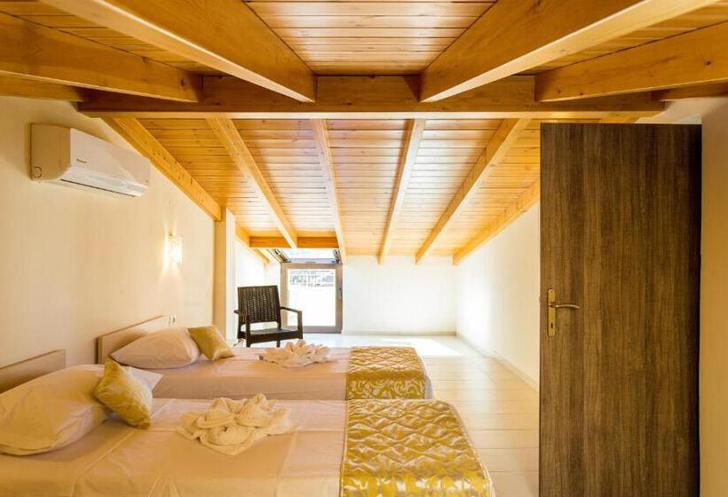סוויטה עם מרפסת, Polyxenia Suites