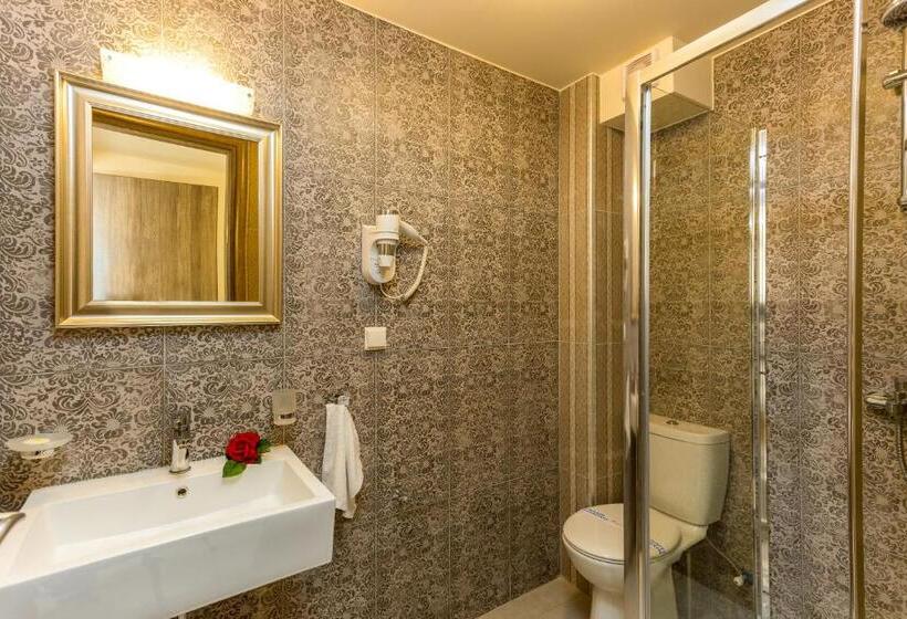 סוויטה דלוקס, Polyxenia Suites
