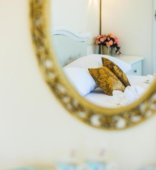 סוויטה דלוקס, Polyxenia Suites