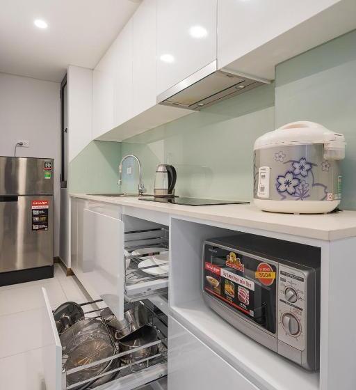 استودیوی سوپریور, Narcissus Hotel & Apartment
