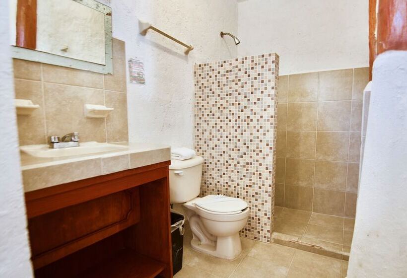 חדר משפחתי, Golden Paradise Hostel