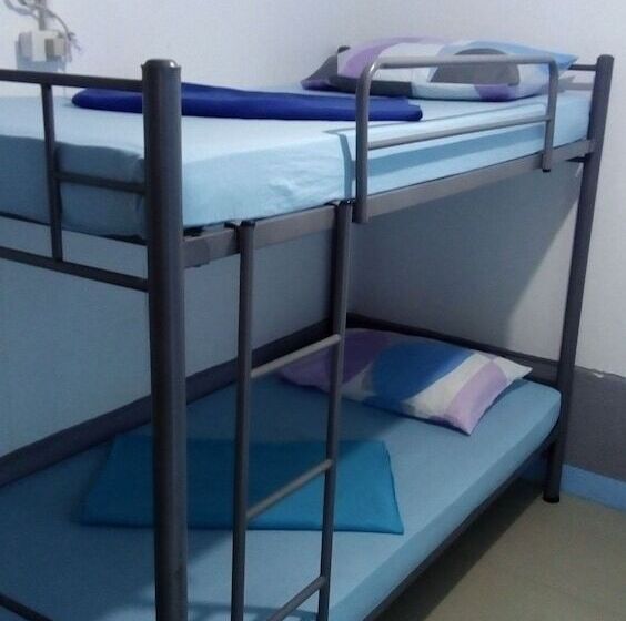 اتاق استاندارد چهارنفره با سرویس بهداشتی مشترک, Sea Breeze Hostel