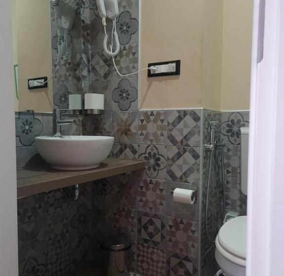 اتاق سوپریور, Central City Genova
