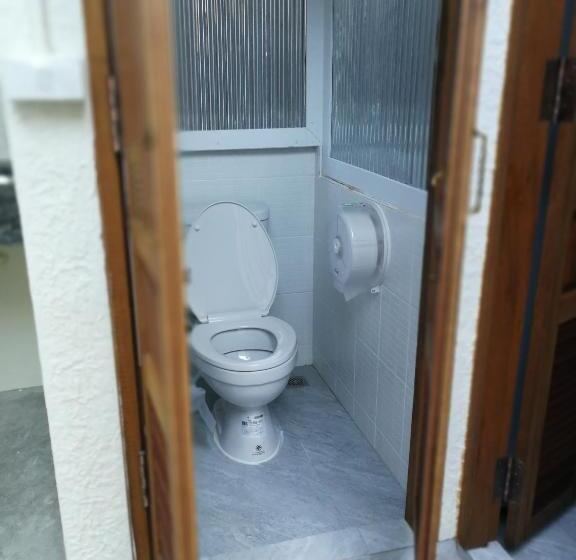 带共用浴室的标准房间, Silla House