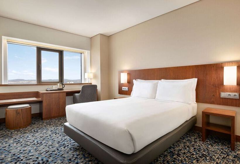 اتاق سوپریور با چشم‌انداز رودخانه, Ramada By Wyndham Lisbon