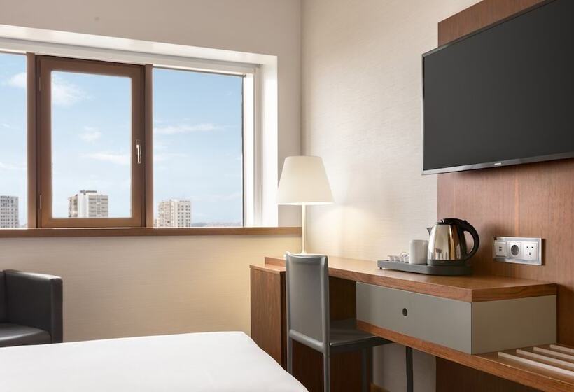 Standard Room Double Bed City View, Ramada By Wyndham Lisbon