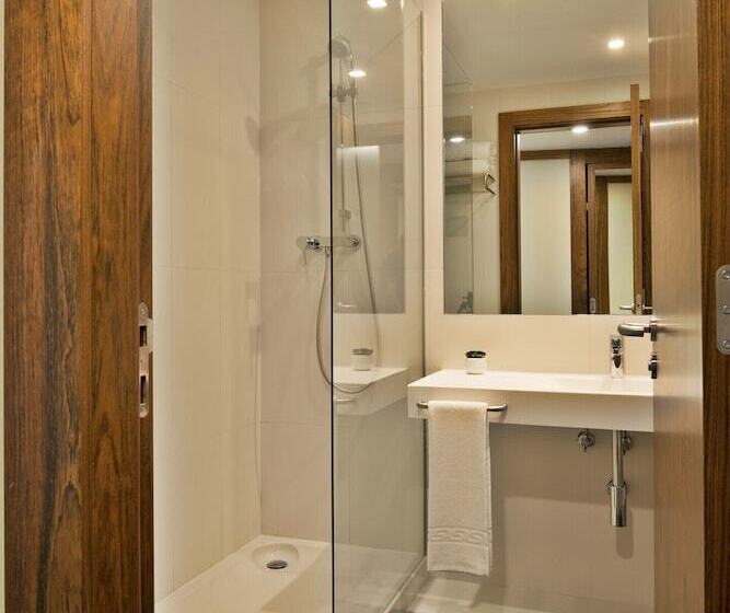 اتاق استاندارد با چشم‌انداز شهر, Ramada By Wyndham Lisbon