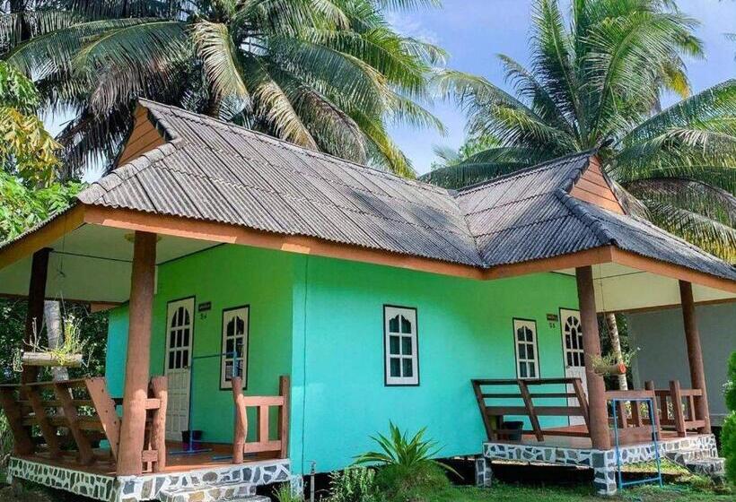 اتاق لوکس سه تخته, Koh Kood Far East Resort
