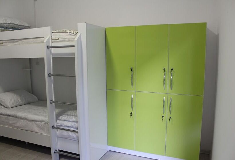 تختخواب در اتاق مشترک, Park Hostel Osh