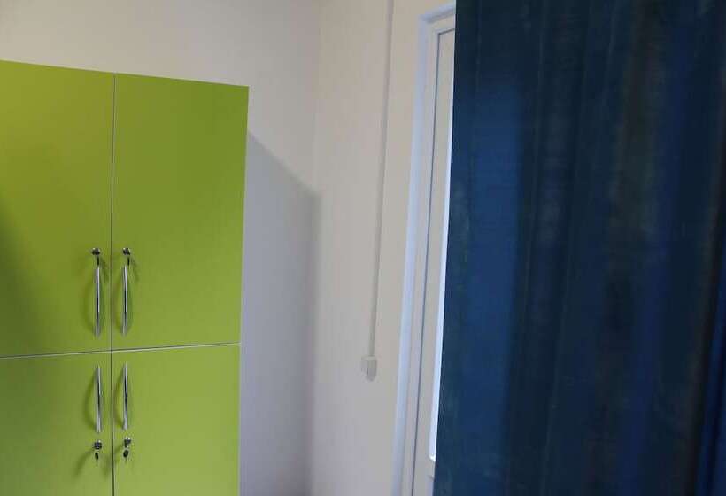 تختخواب در اتاق مشترک, Park Hostel Osh