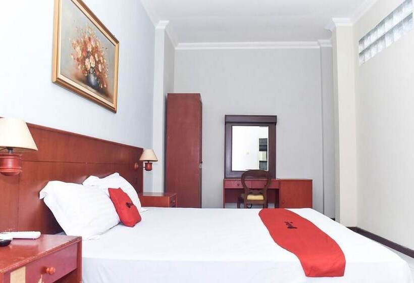 Номер Economy, Reddoorz Near Kampung Warna Warni