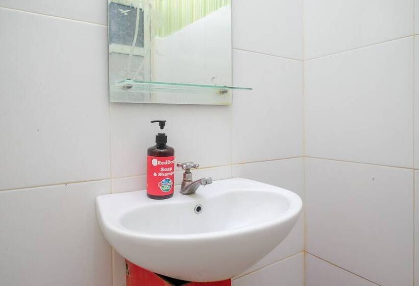 Номер Deluxe, Reddoorz @ Pengayoman Panakkukang 2