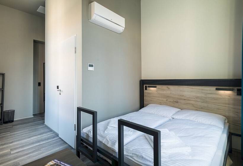 스탠다드 룸, a&o Budapest City