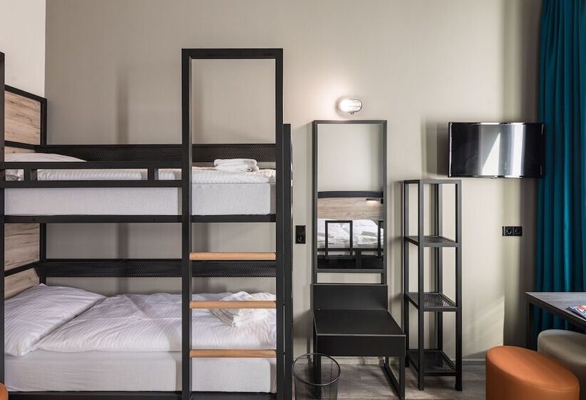Семейный Номер, a&o Budapest City