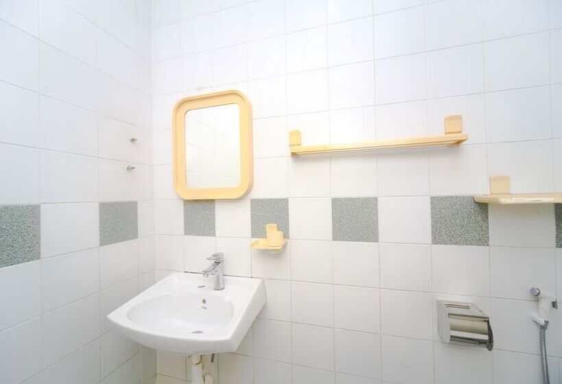 Номер Deluxe, Jockey Lodge Hotel By Oyo Rooms