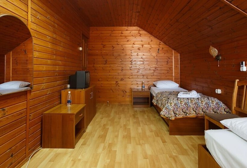 اتاق خانوادگی, Russky Dom Divny 43°39° Spa
