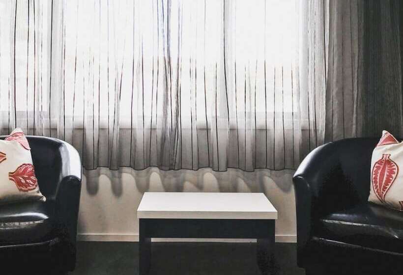 استودیوی استاندارد, Harbour View Motel