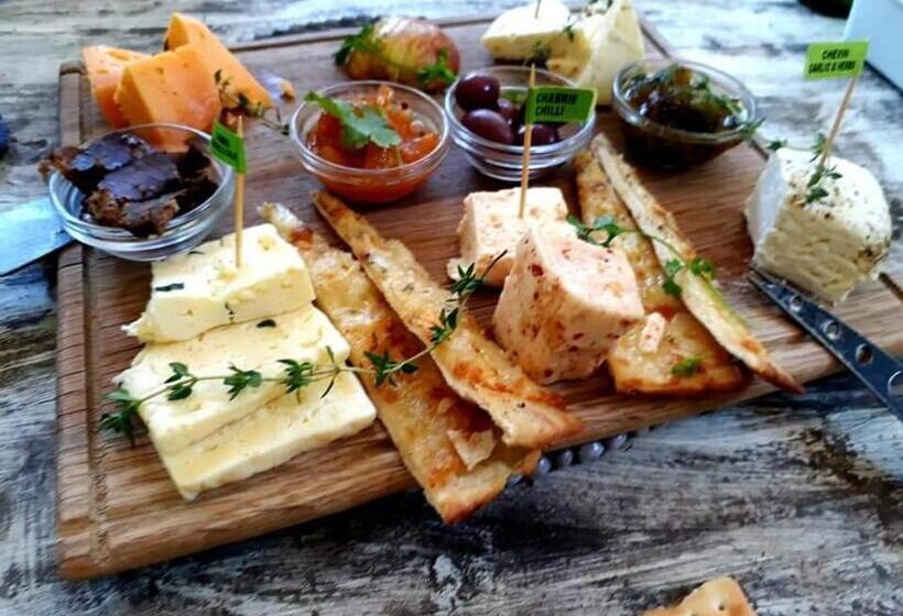 Семейный Номер, Cheese Farm & Lodge