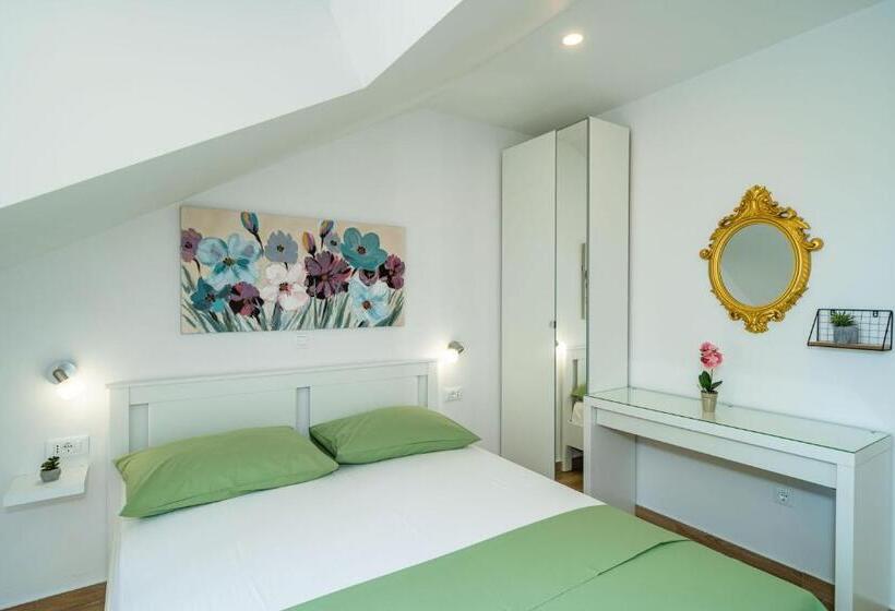 Premium Room Side Sea View, Apartment & Rooms Papa