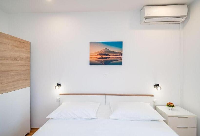 Standard Room with Balcony Side Sea View, Apartment & Rooms Papa