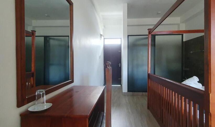 Номер Deluxe с Балконом, Surf Ocean Villa