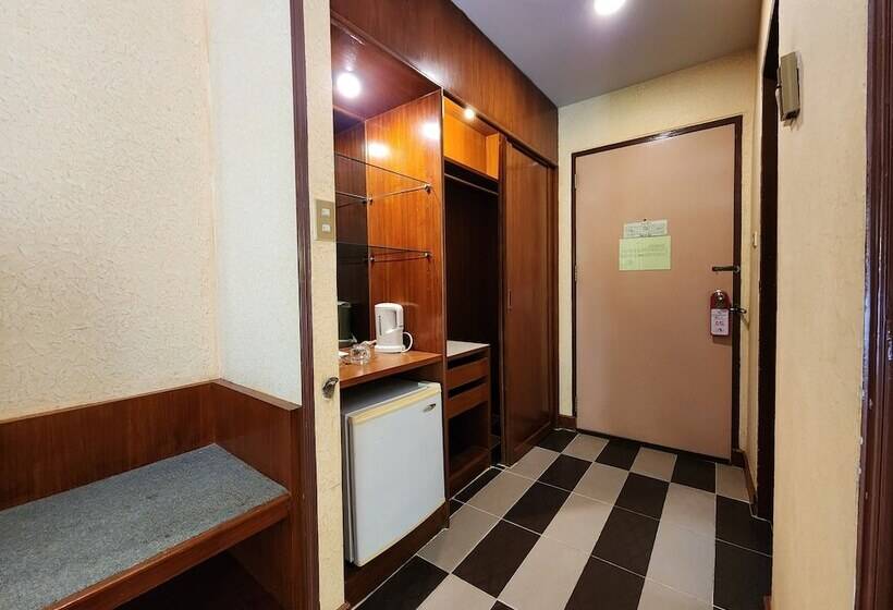 带泳池观景的豪华房, Pattaya Garden Resort