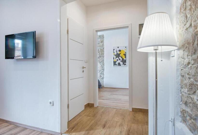 Апартаменты 1 Спальня, Top Center Rooms & Studio