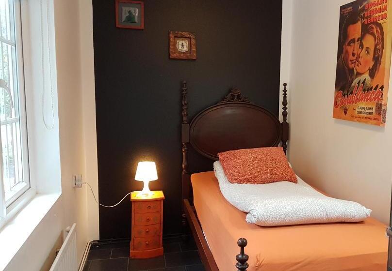 Standard Single Room Shared Bathroom, Selfoss Hostel