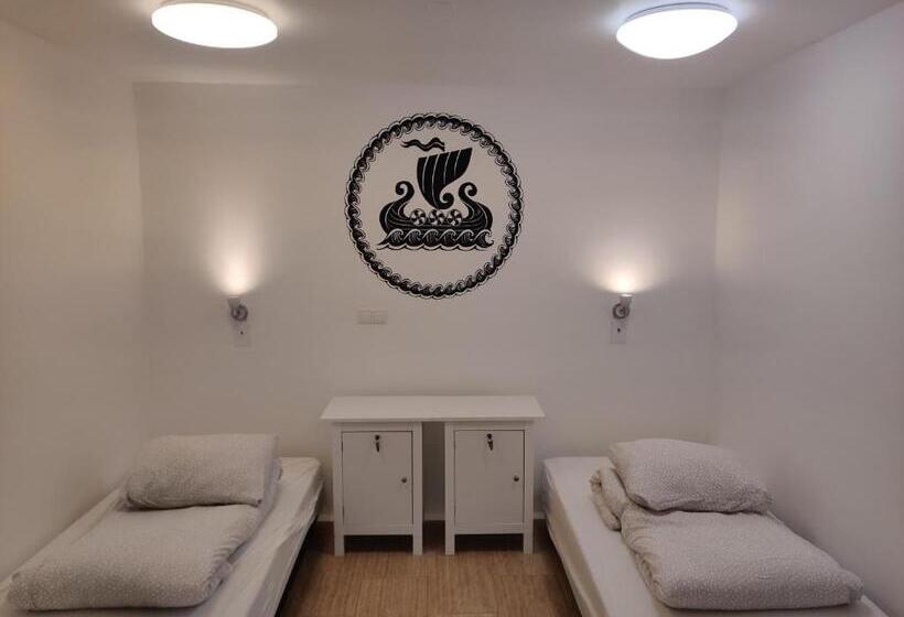 اتاق استاندارد با سرویس بهداشتی مشترک, Selfoss Hostel
