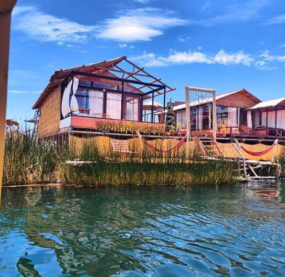 Suite with lake view, Uros Titikaka The Best Lodge