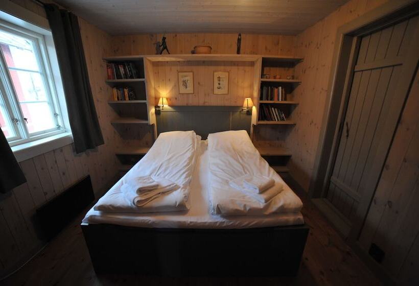 小室, Reine Rorbuer   By Classic Norway Hotels