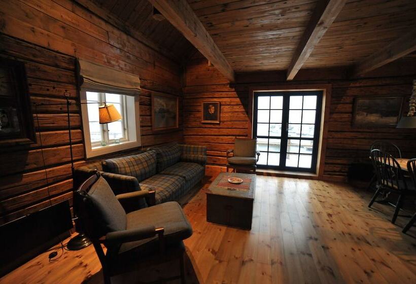 小室, Reine Rorbuer   By Classic Norway Hotels