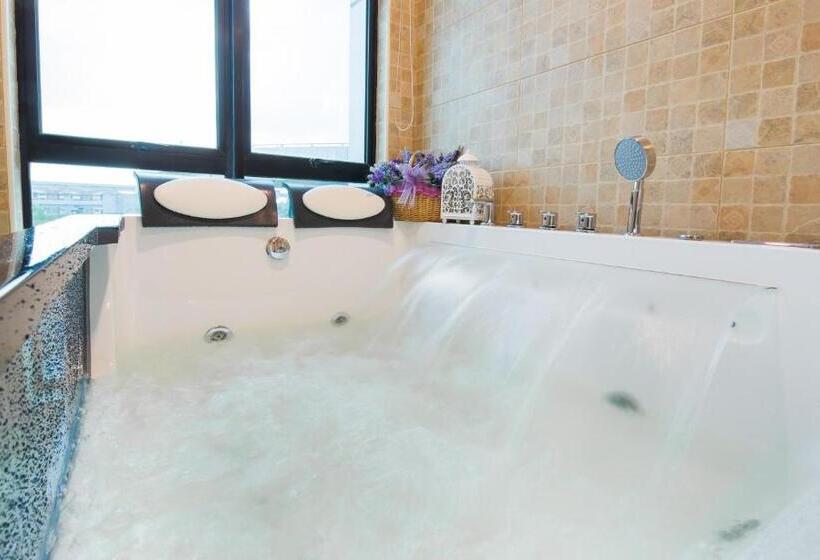 Семейный Номер, Lavender Inn Usj