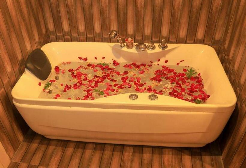 سوییت, Bharatpur Garden Resort