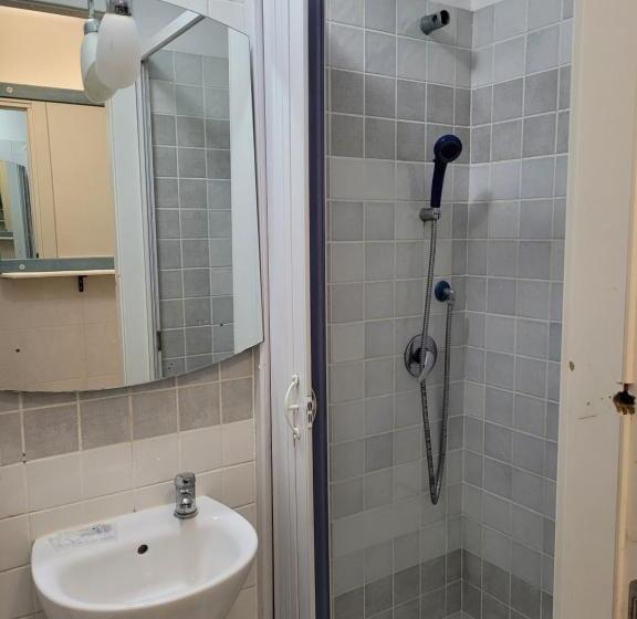 Camera Standard Bagno Condiviso, Relax On 247
