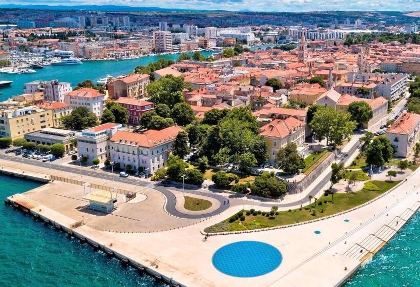 Номер Стандарт Вид на Сад, Central Square Guest House