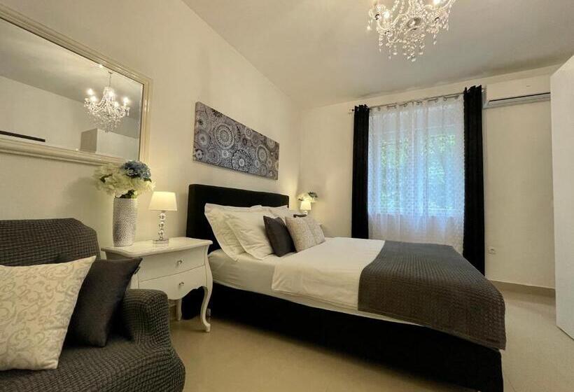 Студио Стандарт Вид на Сад, Central Square Guest House