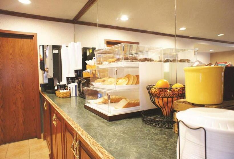 Deluxe Rum, La Quinta Inn By Wyndham Indianapolis Airport Executive Dr