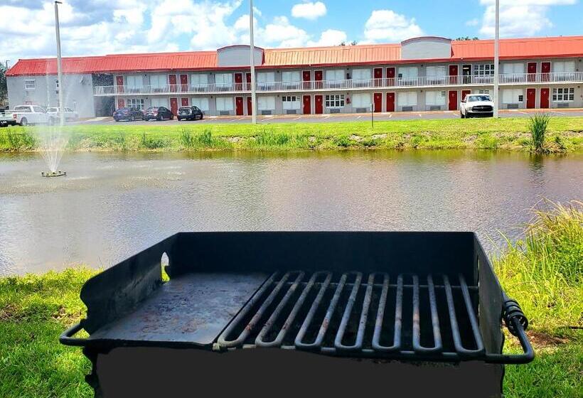 Люкс Вид на Бассейн, Vero Beach Inn & Suites Vero Beach I 95