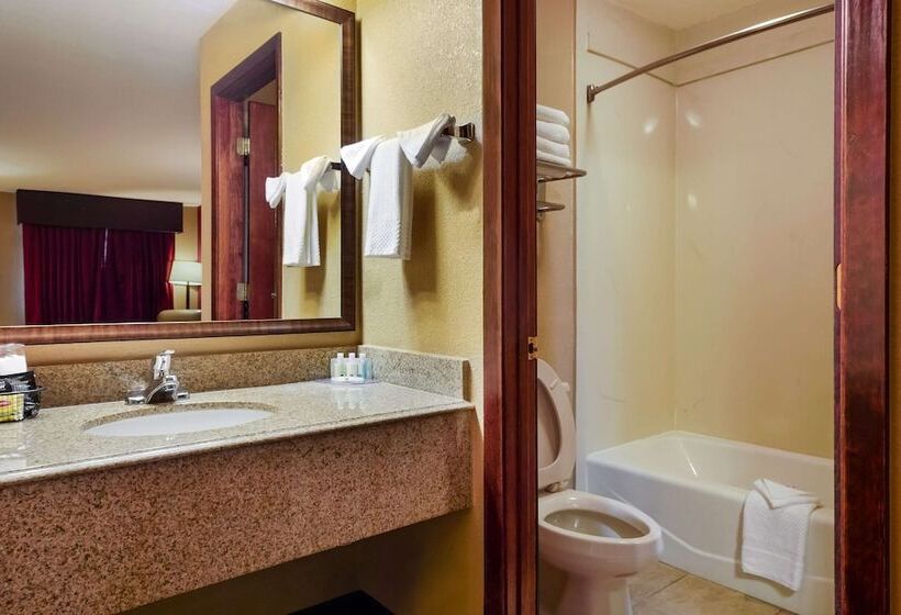 Номер Стандарт 2 Двуспальные Кровати, Quality Inn & Suites