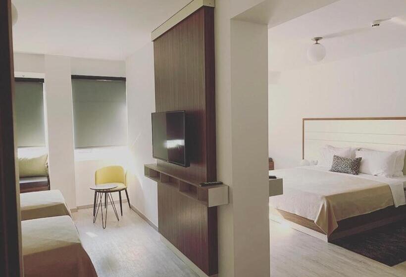 سوییت خانوادگی, Paint It Black Hotel & Spa
