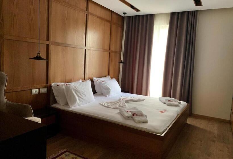 Номер Deluxe, Lahuta